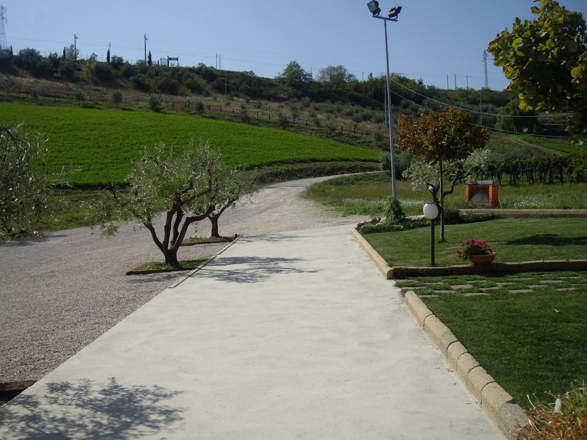 Agriturismo Il Borgo Degli Ulivi Roseto Degli Abruzzi Luaran gambar